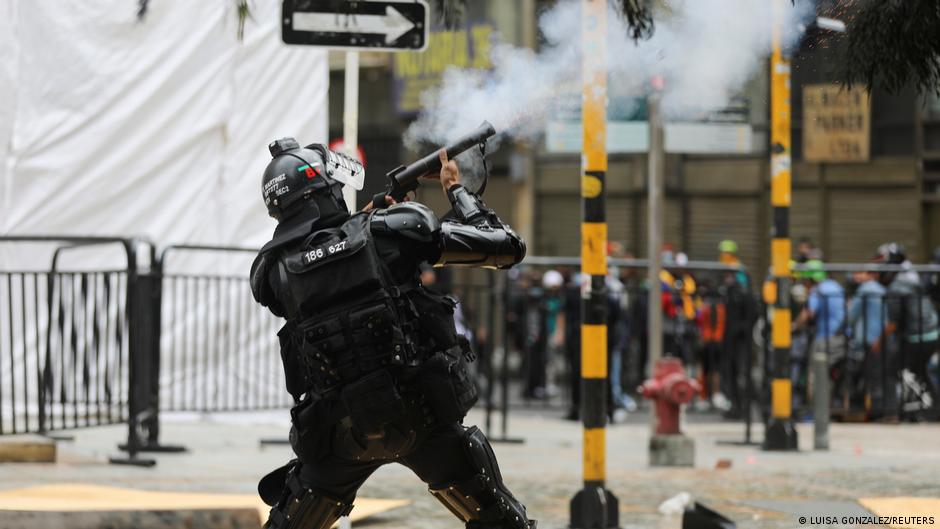 Lee más sobre el artículo Segundo día de protestas en Colombia deriva en saqueos y violencia