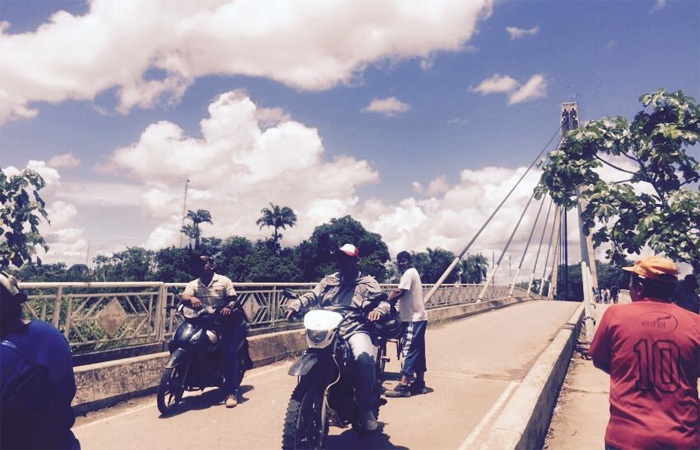 Lee más sobre el artículo Cobija: Brasileños bloquearon puente internacional en protesta al cierre de frontera