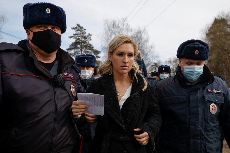 Lee más sobre el artículo Rusia arrestó al corresponsal de la CNN en Moscú y a un grupo médicos que exigían ver al opositor Alexei Navalny