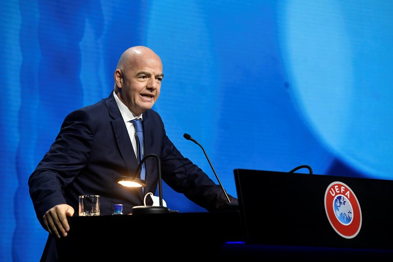 Lee más sobre el artículo El presidente de la FIFA desaprobó la creación de la Superliga europea: “Si algunos eligen seguir su propio camino, deben vivir con las consecuencias”