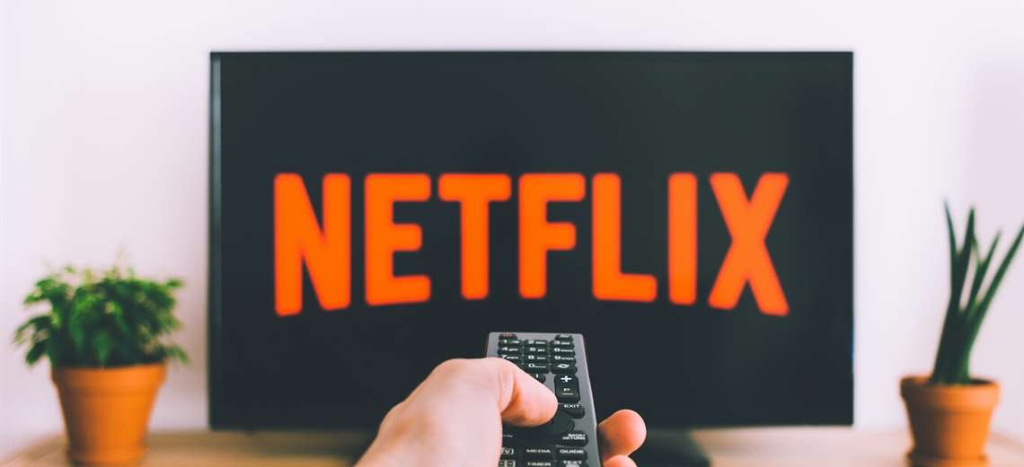 Lee más sobre el artículo Netflix: las razones detrás de la primera caída de suscriptores de la plataforma de streaming en 10 años