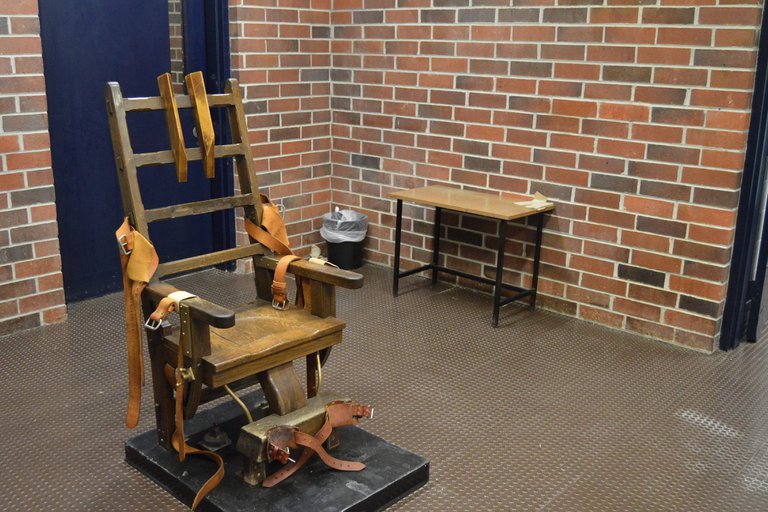 Lee más sobre el artículo Carolina del Sur aprobó el fusilamiento como método alternativo de ejecución: los reclusos podrán elegir entre la silla eléctrica o un disparo