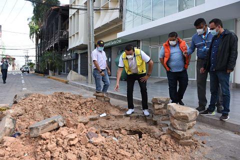 Lee más sobre el artículo El alcalde apunta a un mal trabajo de Saguapac como causa de hundimientos en las calles