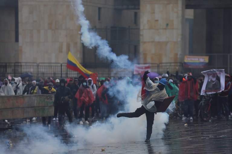Lee más sobre el artículo Qué está pasando en Colombia y por qué no ceden las protestas