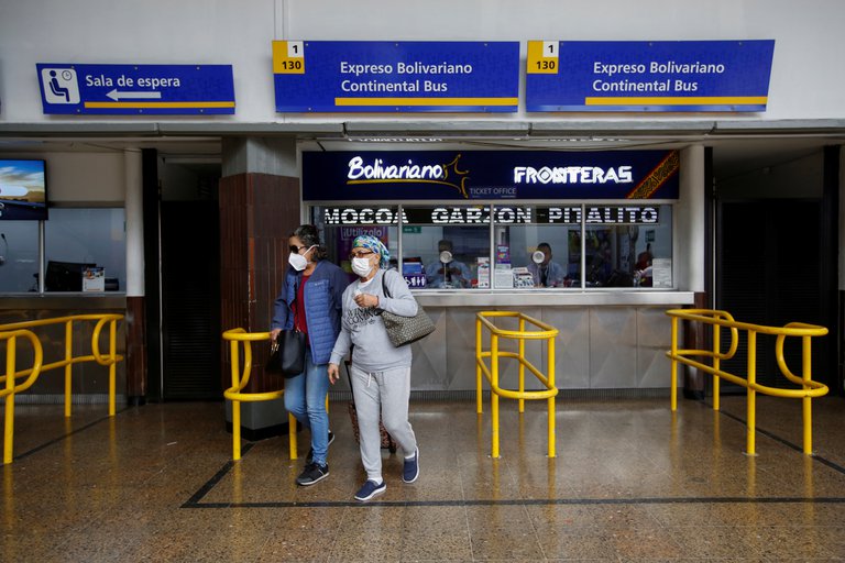 Lee más sobre el artículo Los bloqueos en medio del paro nacional amenazan con quiebras en la terminal de transportes de Bogotá