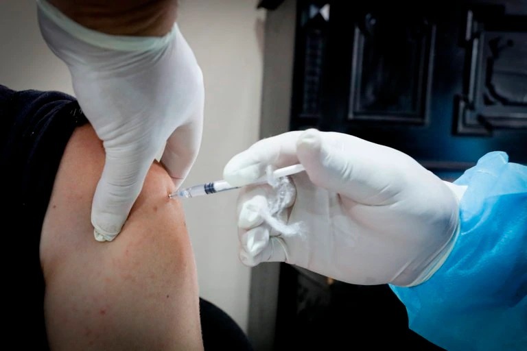 Lee más sobre el artículo Santa Cruz ya no tiene más primeras dosis y empieza a cerrar puntos de inmunización tras romper récord de vacunas aplicadas
