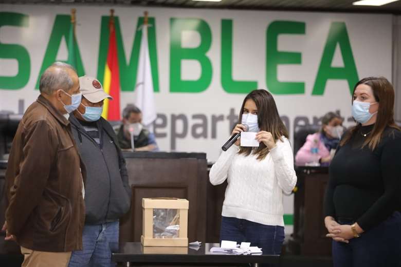 Lee más sobre el artículo Asamblea Departamental aprueba las 11 comisiones de trabajo con la abstención del MAS