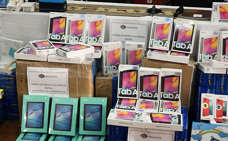 Lee más sobre el artículo Entregan 3.200 celulares y 70 tablets incautados a Educación para distribuir a estudiantes