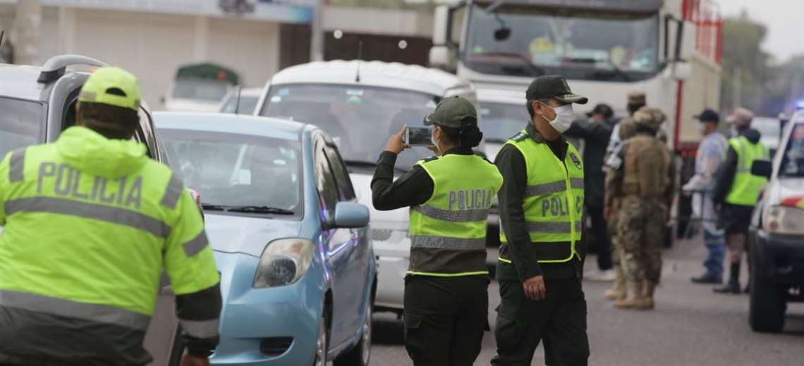 Lee más sobre el artículo Gobierno ordena a la Policía no ejecutar multas o detenciones que dispongan los gobiernos subnacionales