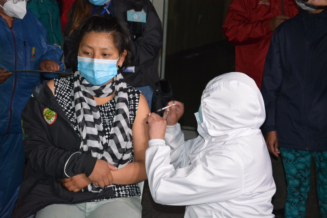 Lee más sobre el artículo Por tercer día consecutivo, en Bolivia se superan los dos millares de casos COVID-19
