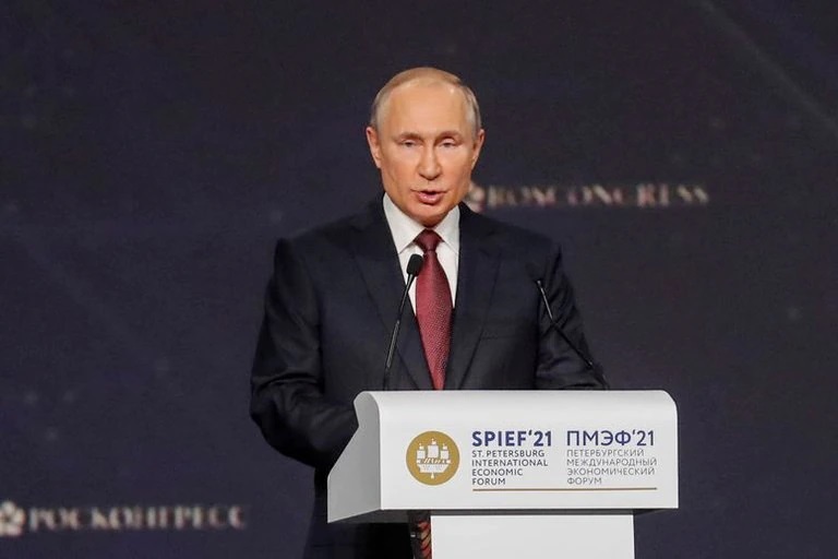Lee más sobre el artículo Vladimir Putin promulgó la ley que le permitirá excluir a los opositores en las elecciones
