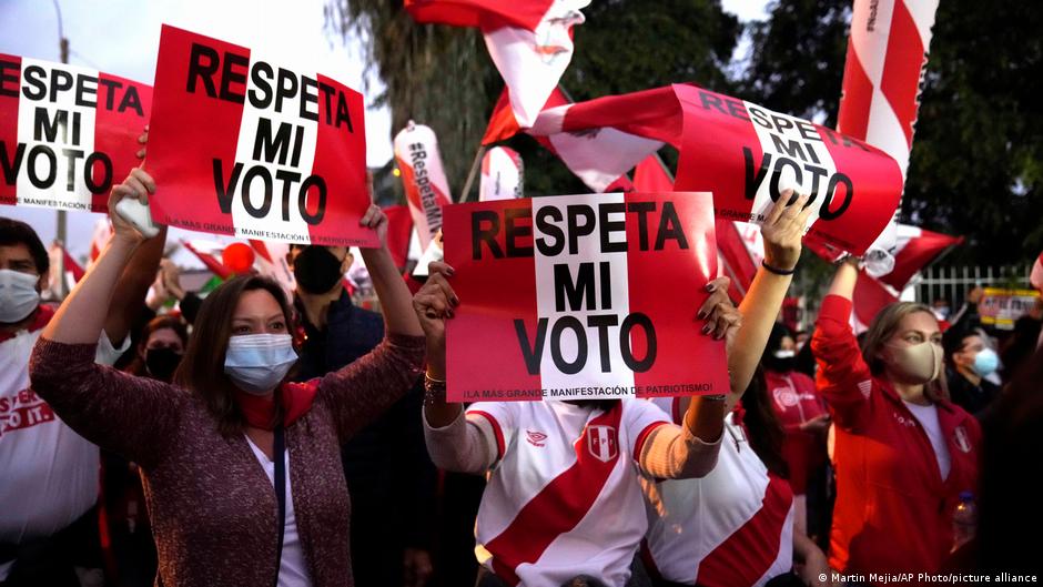 Lee más sobre el artículo Partidarios de Fujimori y Castillo marchan en Perú