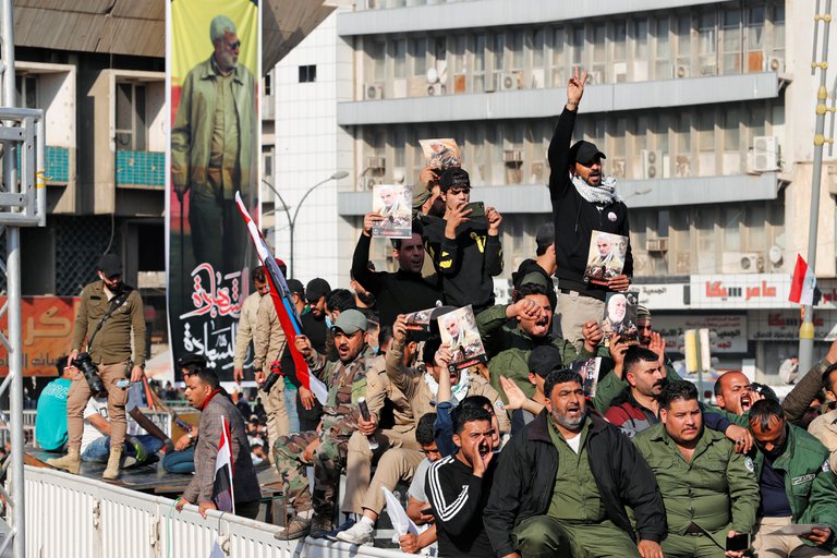 Lee más sobre el artículo Las milicias apoyadas por Irán prometieron “venganza” tras la operación de Estados Unidos en la frontera entre Siria e Irak