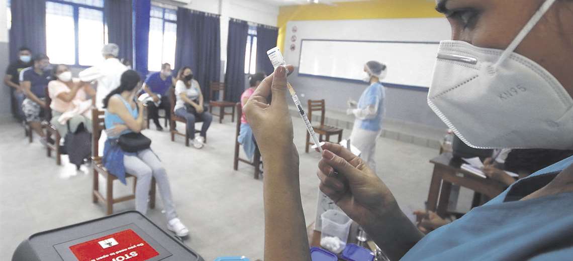 Lee más sobre el artículo Diez puntos de vacunación atenderán el fin de semana