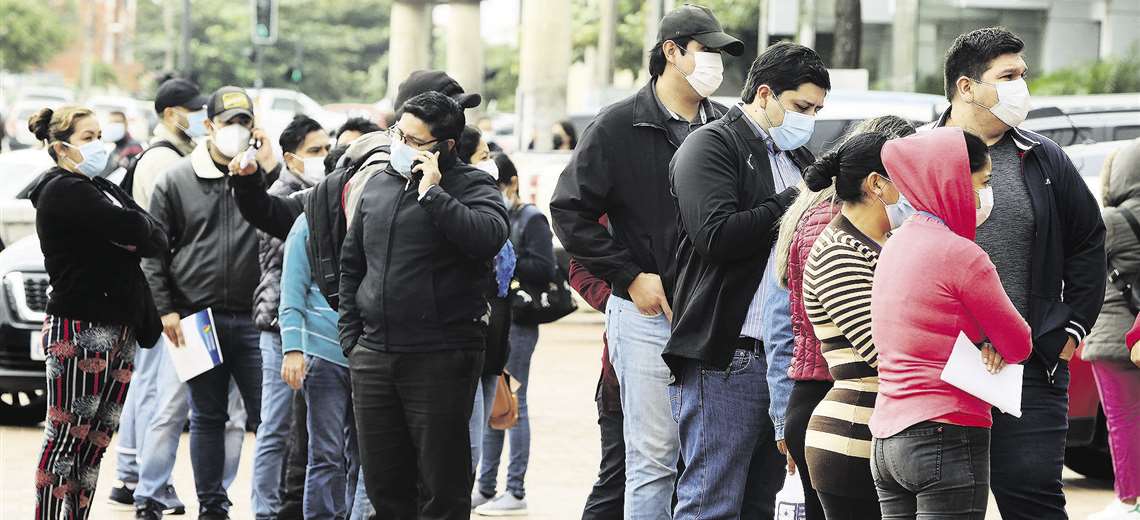 Lee más sobre el artículo Gran afluencia de mayores de 30 años; cívicos gestionan la compra de 500.000 dosis