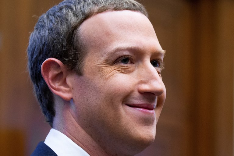 Lee más sobre el artículo Qué es el ‘metaverso’, el mundo virtual en el que quiere convertir Mark Zuckerberg a Facebook