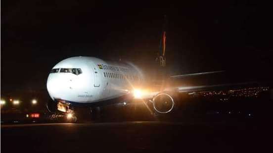 Lee más sobre el artículo Fuertes vientos y humareda causaron pánico en pasajeros de un vuelo a Tarija