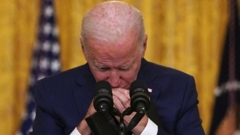 Lee más sobre el artículo Afganistán: Biden pide a militares de EE.UU. planes para atacar a Estado Islámico tras atentado en aeropuerto de Kabul