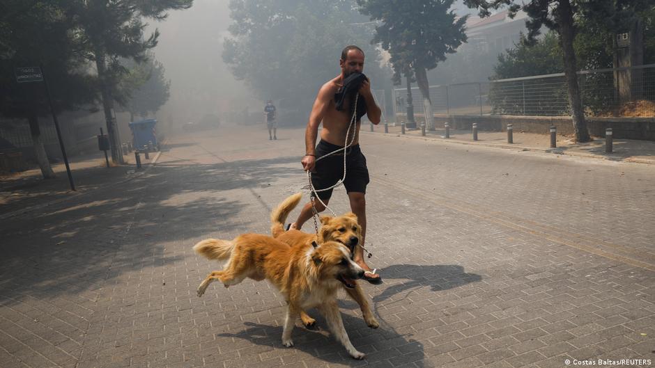 Lee más sobre el artículo Voraces incendios siguen avanzando en varias localidades de Grecia