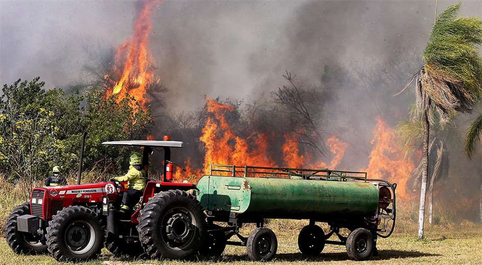 Lee más sobre el artículo Ministro de Obras Públicas ve sabotaje y pide a Fiscalía investigar el incendio en Viru Viru