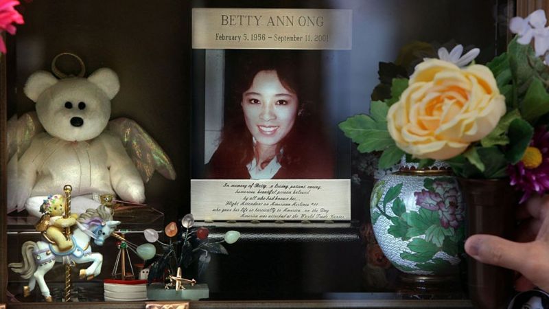Lee más sobre el artículo 11 de septiembre: la escalofriante llamada de la azafata Betty Ong desde el primer avión que se estrelló contra las Torres Gemelas