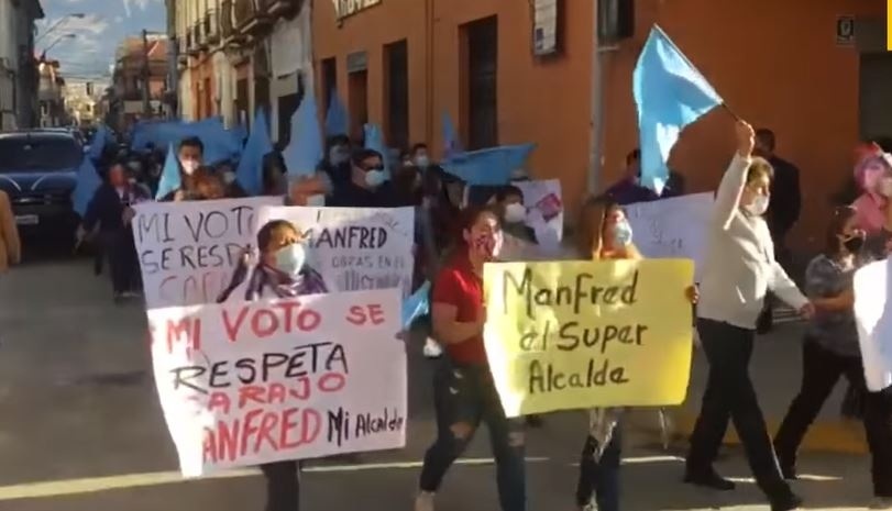 Lee más sobre el artículo Seguidores de Manfred se movilizan y éste asegura que no dejará la Alcaldía