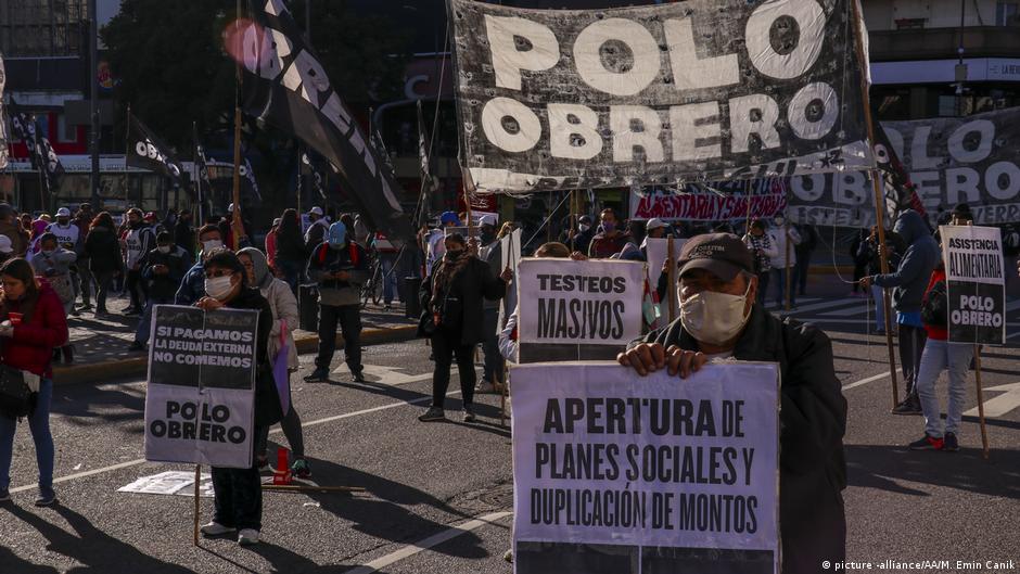 Lee más sobre el artículo Organizaciones sociales de izquierda protestan en Argentina tras ola de renuncias