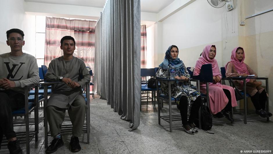 Lee más sobre el artículo Afganistán: las mujeres podrán estudiar, pero separadas de los hombres