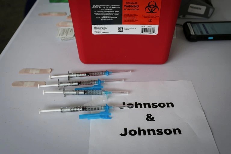 Lee más sobre el artículo Johnson & Johnson anunció que una segunda dosis de refuerzo de su fórmula genera una protección del 94% contra el COVID-19