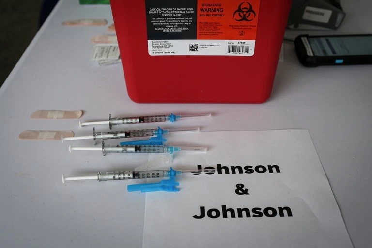 Lee más sobre el artículo Johnson & Johnson anunció que una segunda dosis de refuerzo de su fórmula genera una protección del 94% contra el COVID-19
