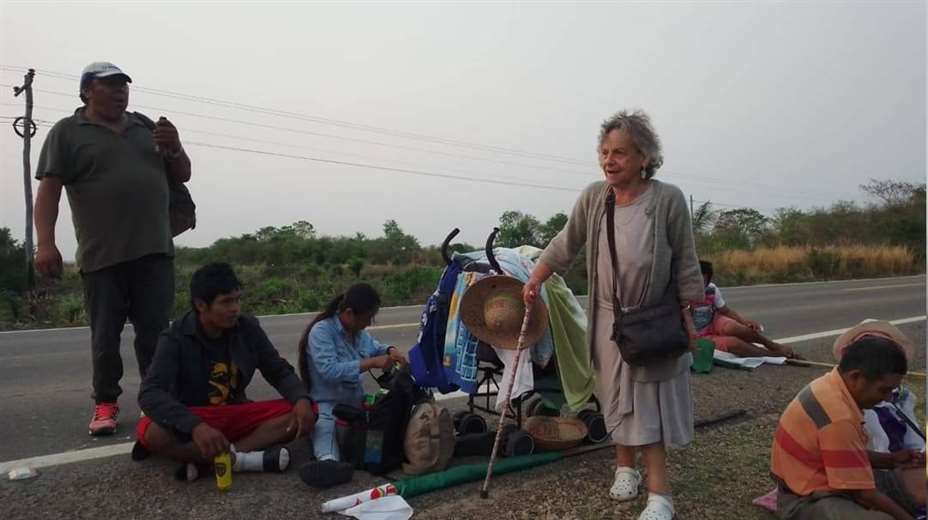 Lee más sobre el artículo Amparo Carvajal se suma a la marcha indígena y espera la bondad del Gobierno con los pueblos de tierras bajas