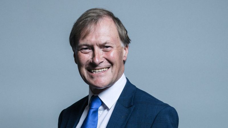 Lee más sobre el artículo Muere el parlamentario británico David Amess tras ser apuñalado en el sureste de Inglaterra