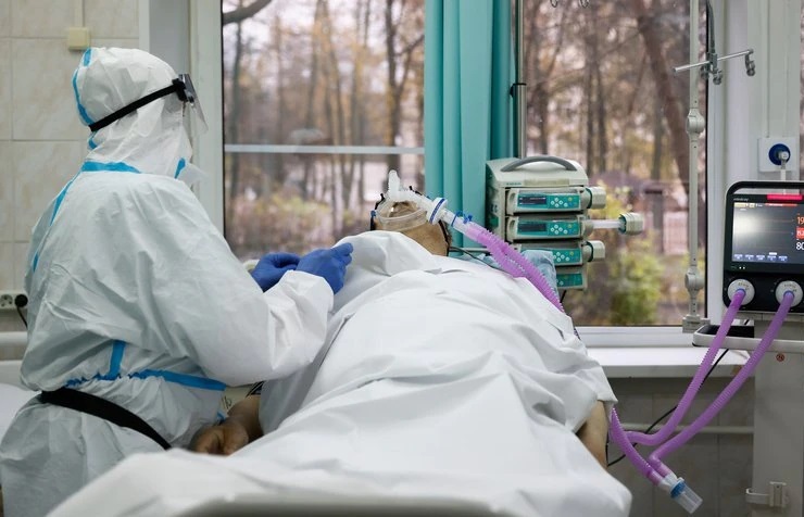 Lee más sobre el artículo Rusia no logra frenar la nueva ola de coronavirus: más de mil muertes y un nuevo récord de contagios