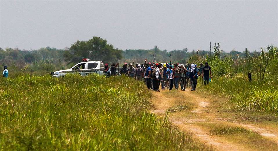 Lee más sobre el artículo Avasalladores secuestraron y golpearon a policías, periodistas y trabajadores