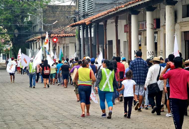 Lee más sobre el artículo Indígenas marchan hacia el INRA para exigir diálogo