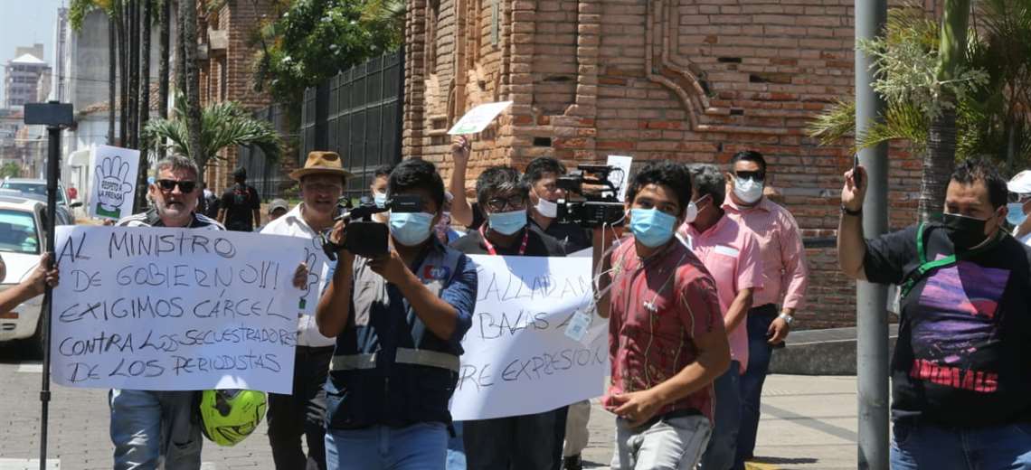 Lee más sobre el artículo A dos semanas del secuestro en Guarayos, periodistas piden celeridad en el caso y anuncian un nuevo plantón