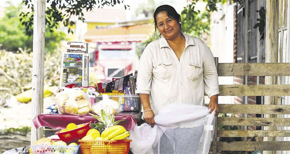 Lee más sobre el artículo Tres de cada diez mujeres son jefas de hogar que además sustentan a otros parientes de su entorno