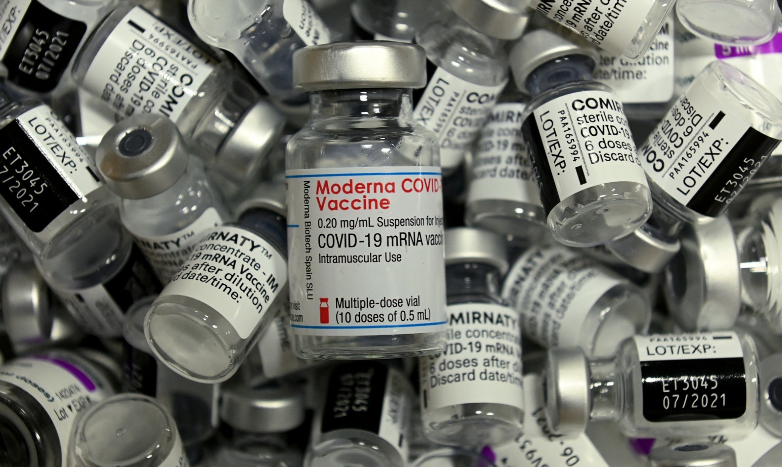 Lee más sobre el artículo Arce anuncia la llegada de casi dos millones de dosis de la vacuna Moderna