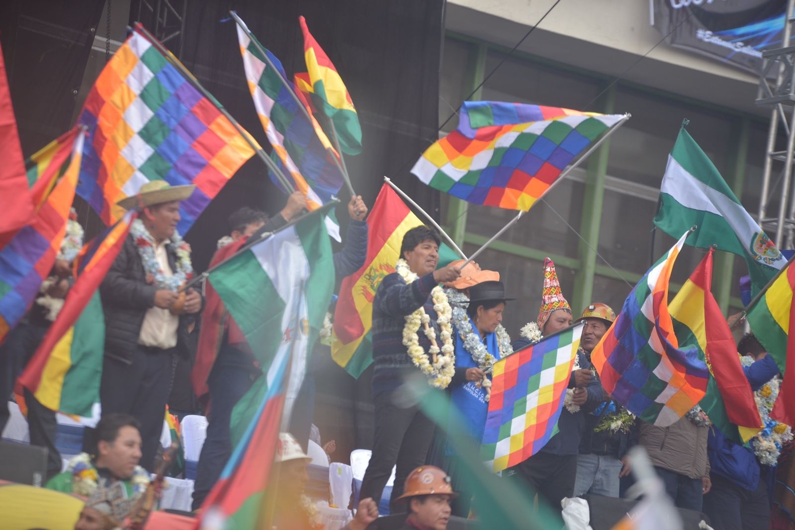 Lee más sobre el artículo Concentración del MAS sube de tono con amenazas contra los líderes de Santa Cruz