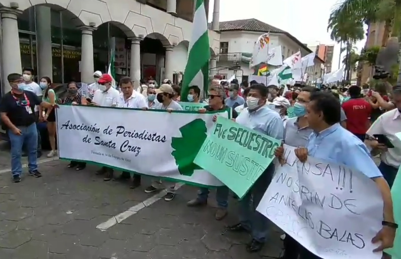 Read more about the article Periodistas en Santa Cruz marchan en demanda de celeridad en investigación por el caso Las Londras