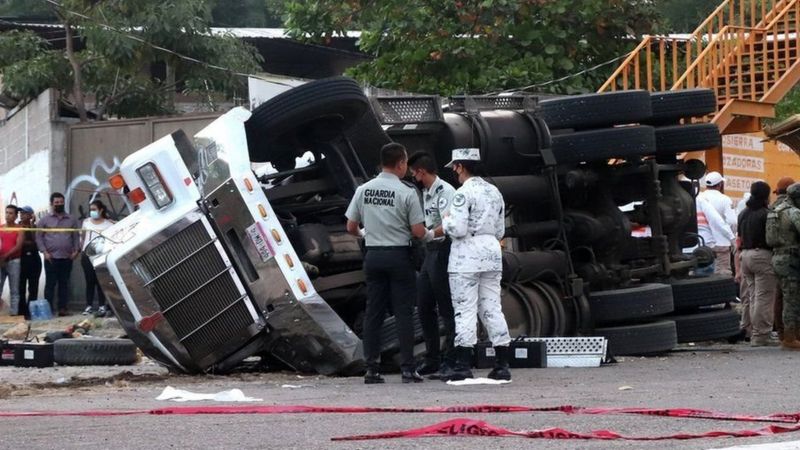 Lee más sobre el artículo Al menos 55 muertos en el accidente de un camión en México que transportaba migrantes centroamericanos