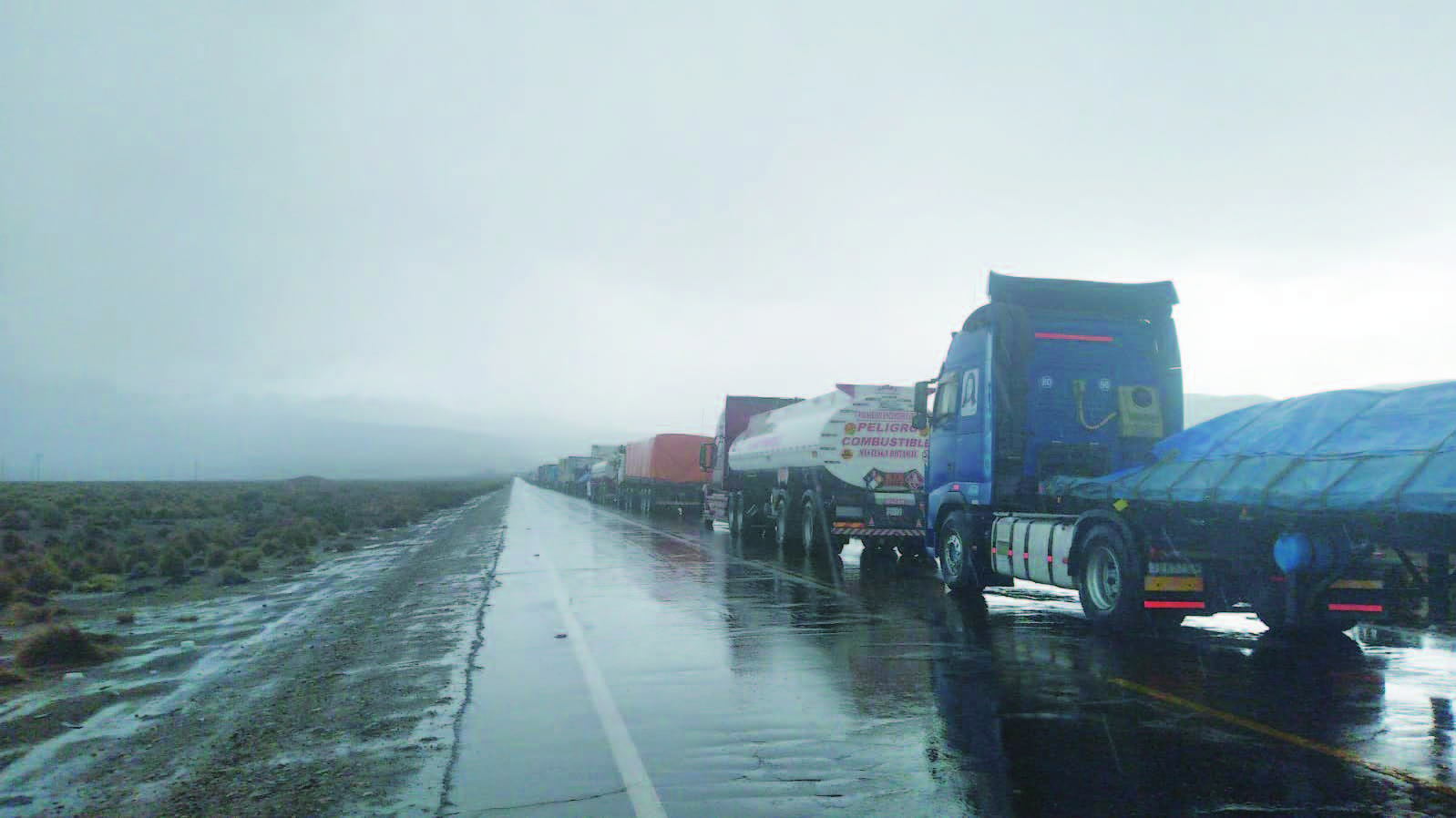 Lee más sobre el artículo Bolivia pierde hasta $us 10 millones por día por demora en el ingreso de camiones a Chile