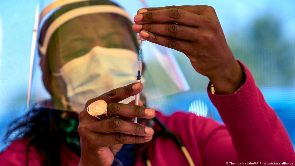 Lee más sobre el artículo Vacuna de Pfizer protege al 70 por ciento contra hospitalizaciones por ómicron, según estudio en Sudáfrica