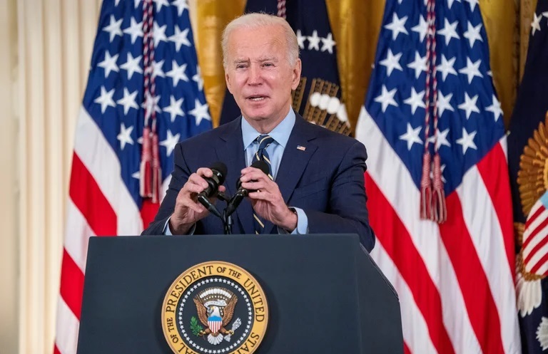 Lee más sobre el artículo Biden advirtió a Vladimir Putin que EEUU aplicará “fuertes” medidas contra Rusia si aumenta las tensiones con Ucrania