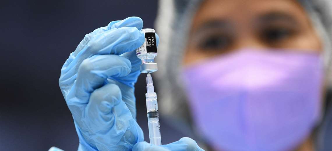 Lee más sobre el artículo Estudios revelan que vacuna de Pfizer/BioNtech es “eficaz” contra ómicron tras “tres dosis”