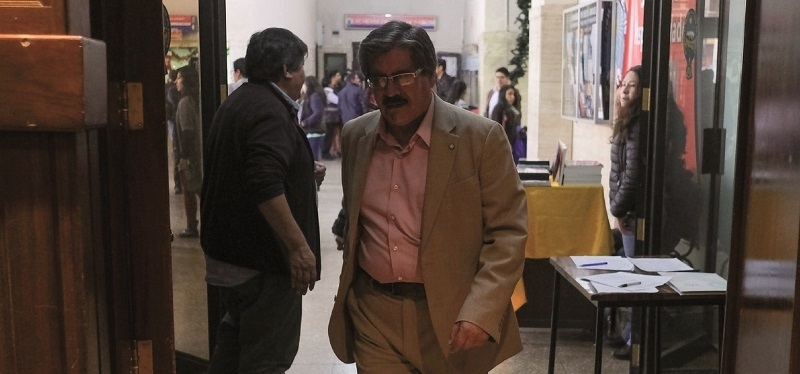 Lee más sobre el artículo Fiscalía emite orden de aprehensión contra Waldo Albarracín por «abandono de embarazada»