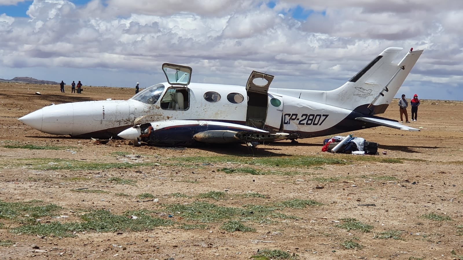 Lee más sobre el artículo Una avioneta cae cerca de Uyuni y deja cuatro heridos