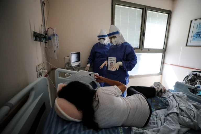 Lee más sobre el artículo Israel detectó el primer caso de “flurona”, la infección simultánea de gripe y COVID-19
