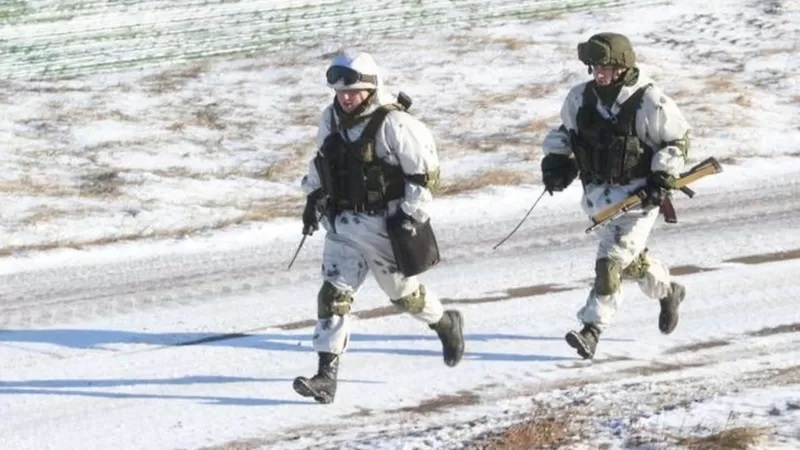 Lee más sobre el artículo Rusia anuncia el retiro de algunas tropas de la frontera con Ucrania