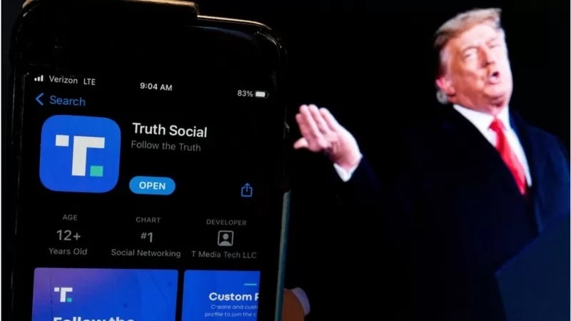 Lee más sobre el artículo Truth Social: Trump estrena su red social mientras sigue vetado en Twitter